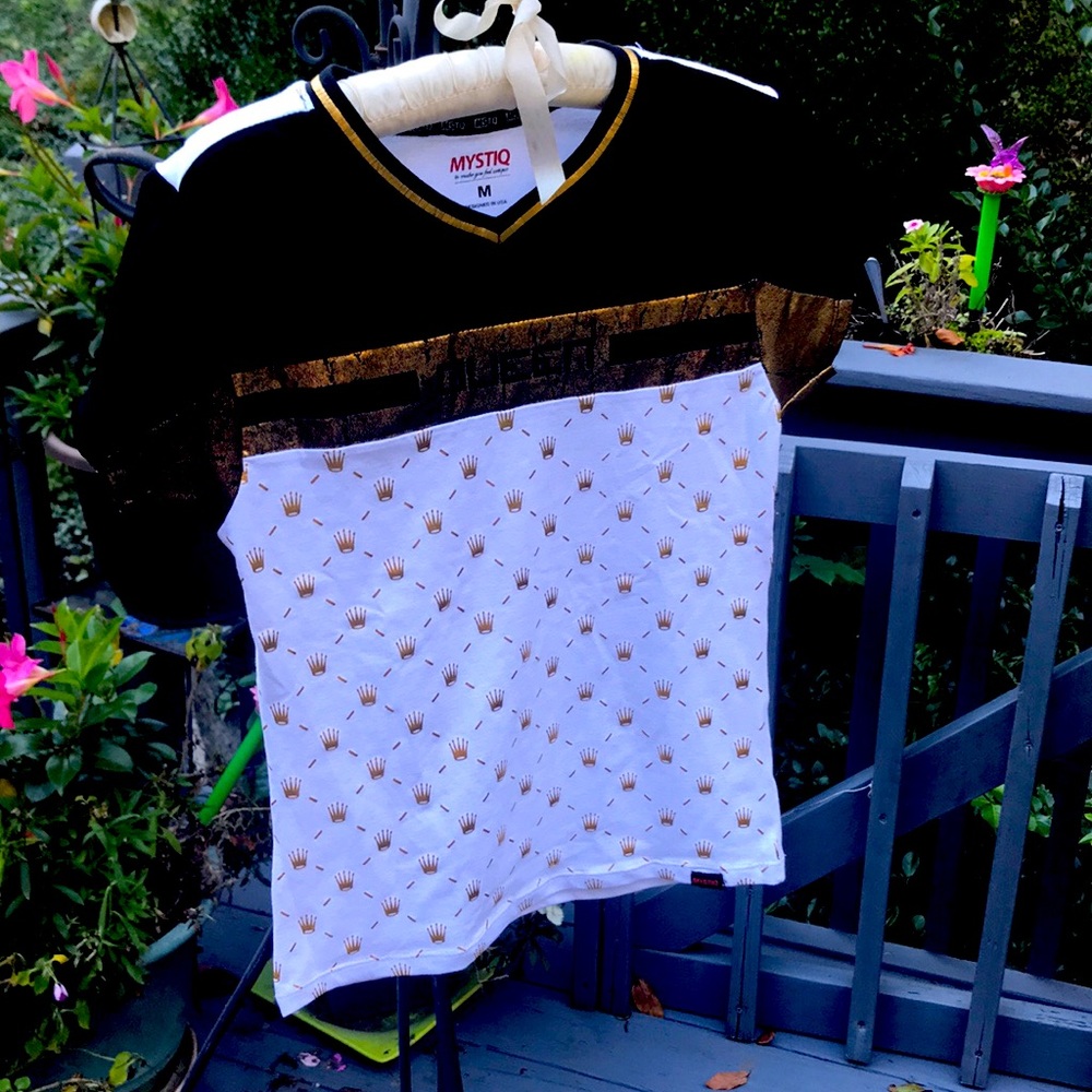 Girl’s Mystiq “Queen” top medium